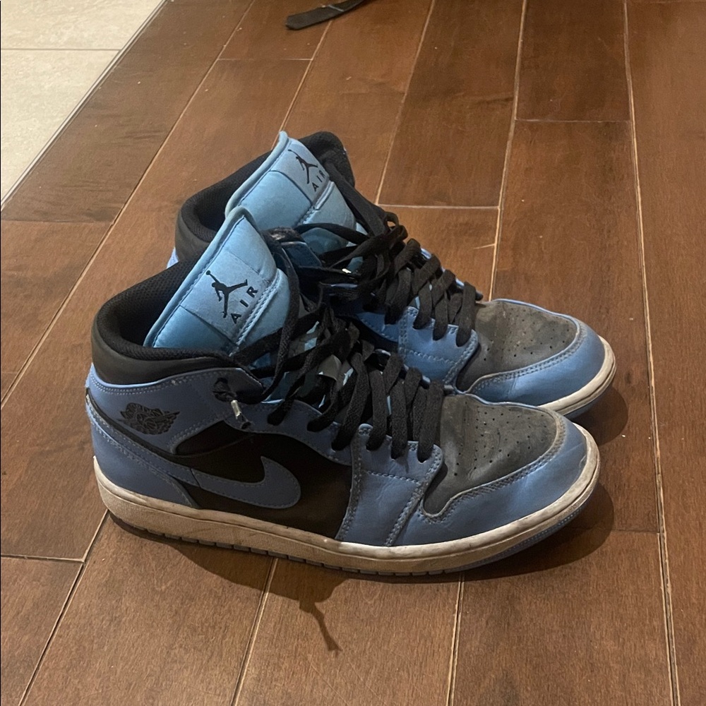 Air Jordan Men's Black and Blue Sneakers
